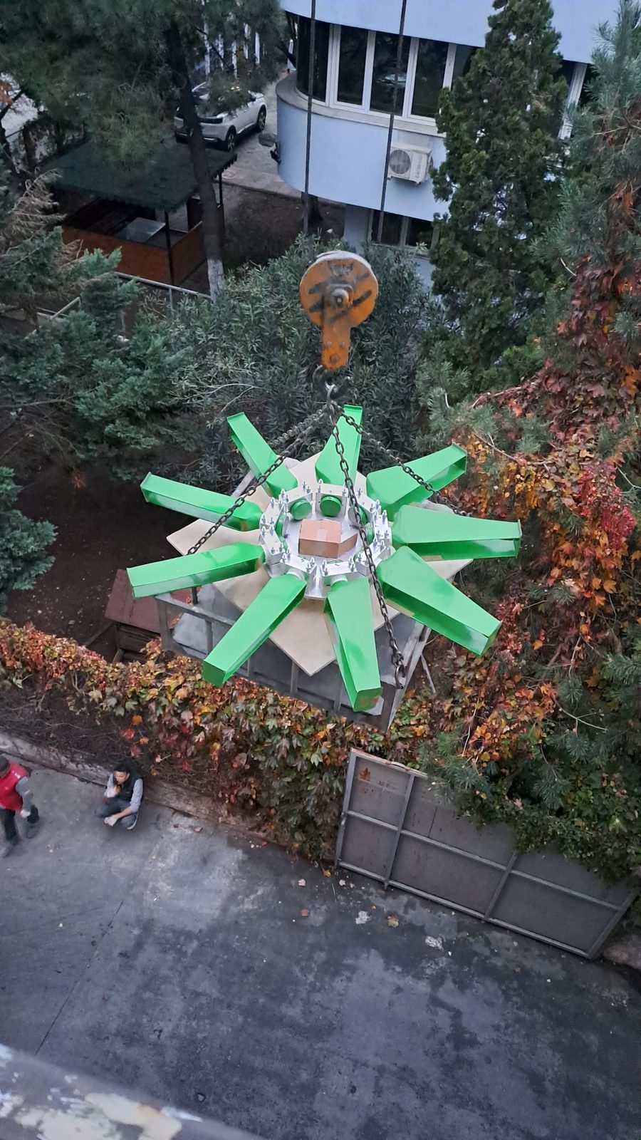 Assembled GT Green Fan lifted by crane, seen from above
